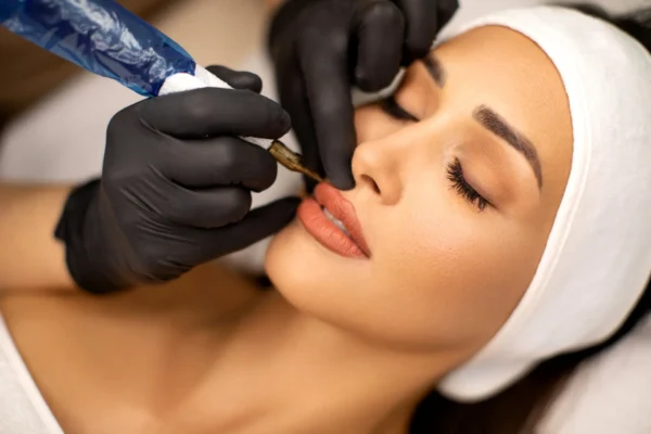 ¿Es recomendable usar crema anestésica para tatuajes? 1 microblading labial