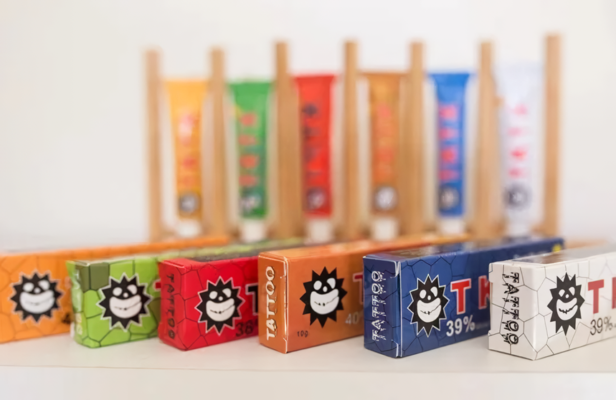¿Qué color de TKTX es mejor? (Opiniones 2024) 4 comprativas diferencias colores tktx anestesico anestesia anestesica gold verde negra amarilla naranja azul blanca